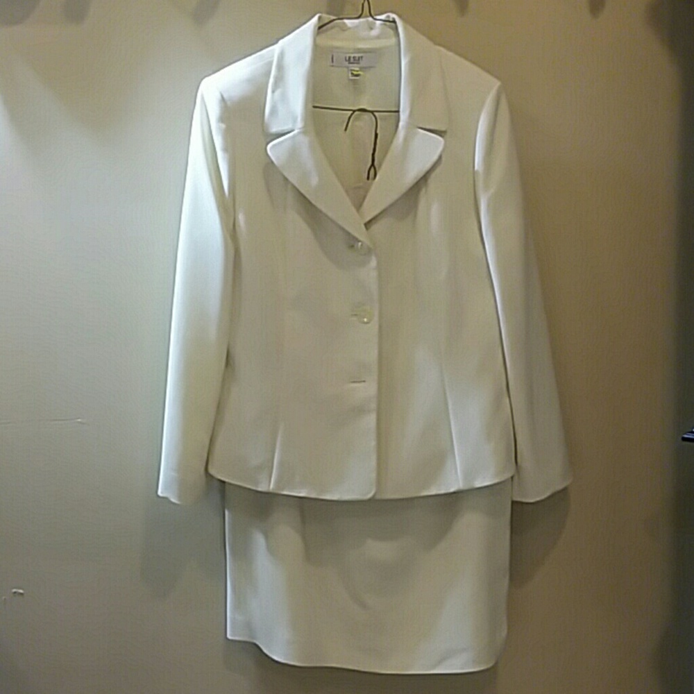 Le Suit 2 piece women skirt outfit
